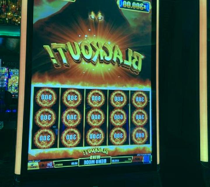Blackout Deluxe slot machine