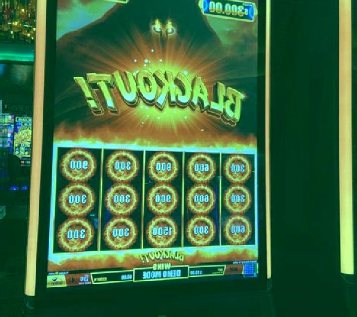 Blackout Deluxe slot