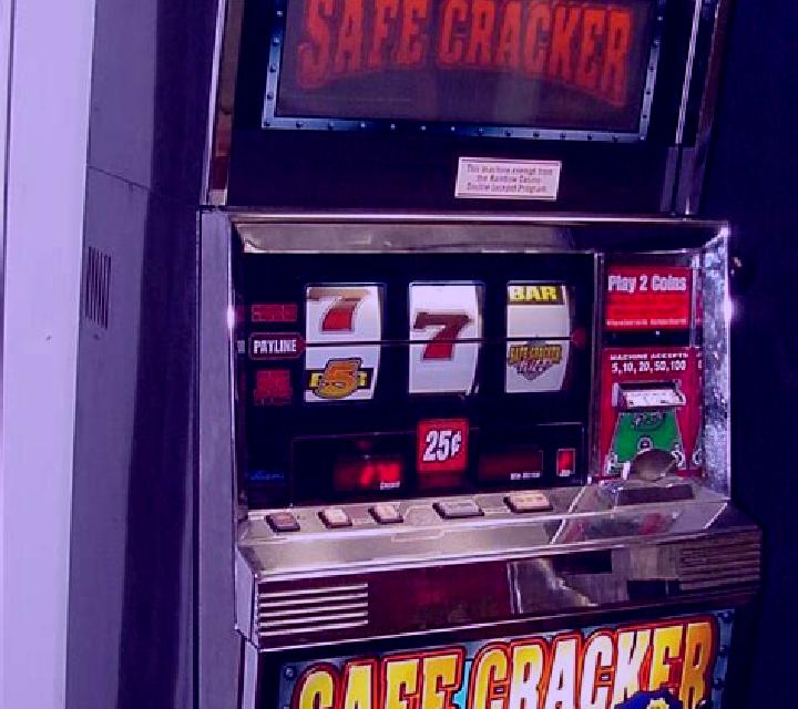 Blagg Bros - Safecracker slot machine