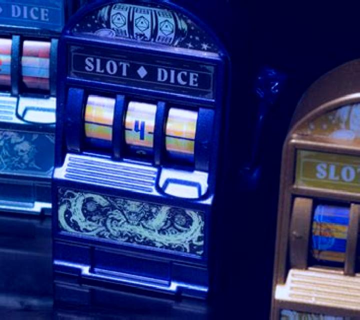 Blazing Coins 100 Dice slot