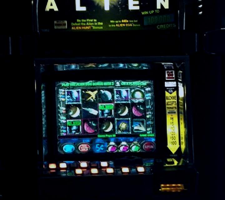 Bob The Alien slot machine