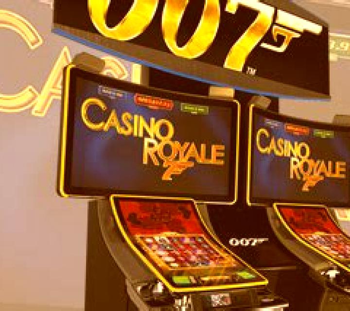 Bond Royale slot machine