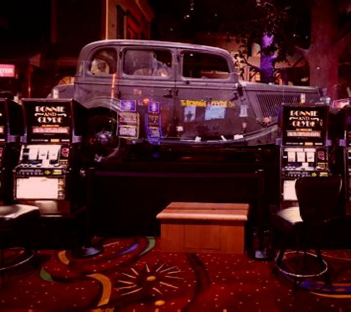 Bonnie & Clyde - Outlaw Legends slot machine
