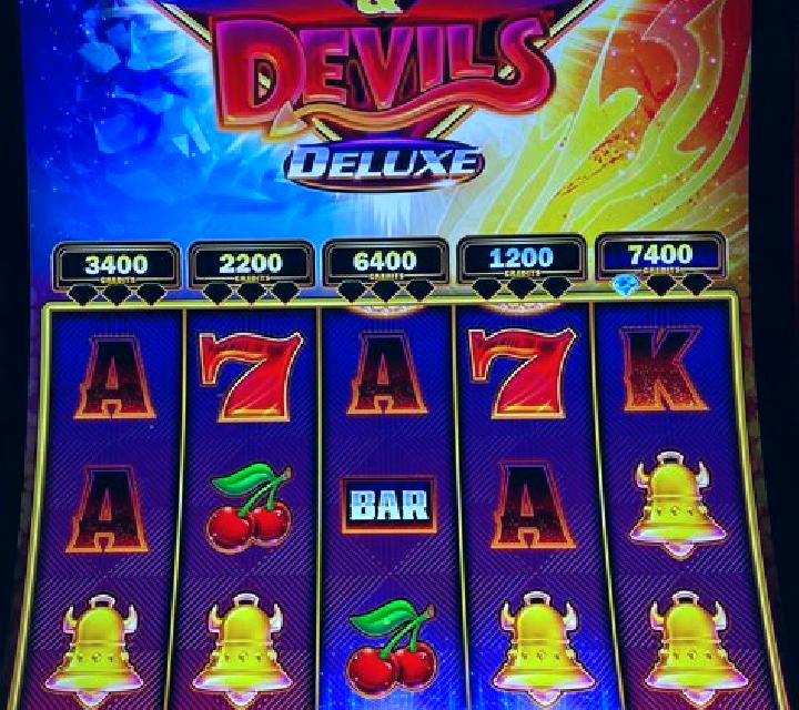Book of Diamonds slot machine