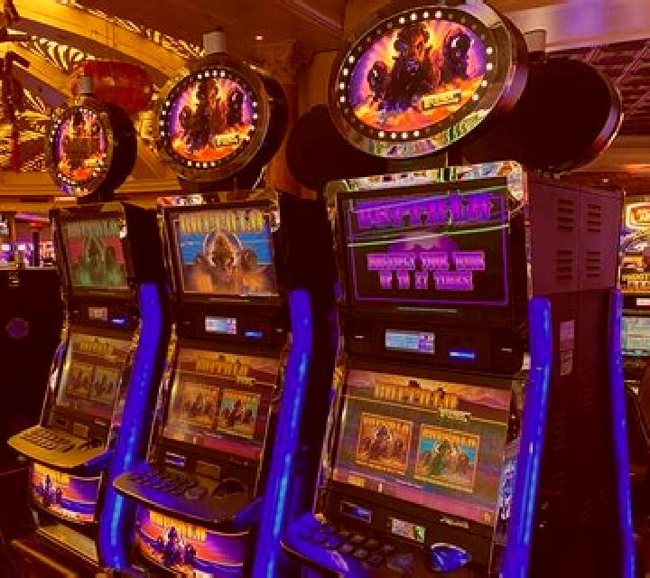 Buffalo (Aristocrat) slot machine