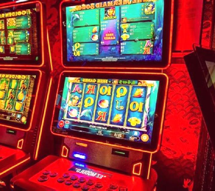 Bullied slot machine