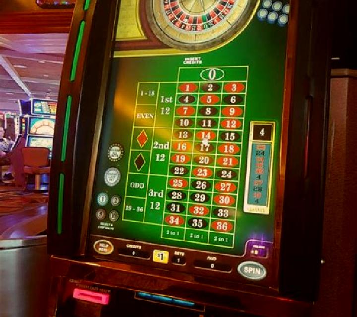 Cabaret Roulette slot machine