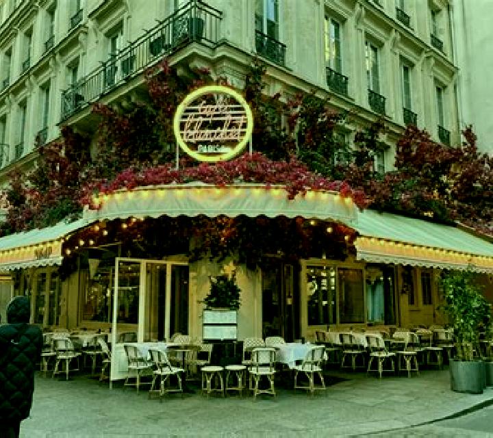 Cafe de Paris (Section 8 Studio) online slot