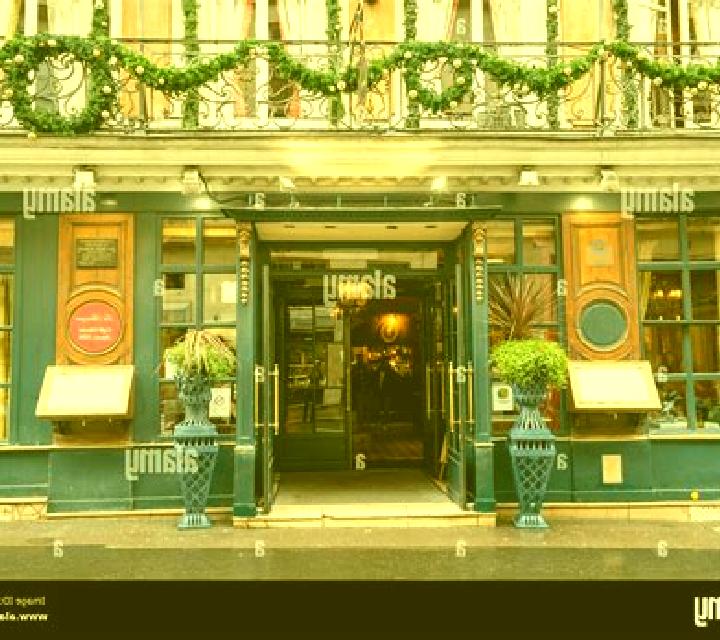 Cafe de Paris (Section 8 Studio) slot