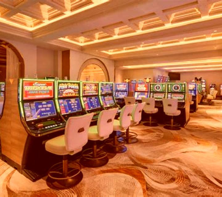Caribbean Stud Professional Series High Limit slot machine