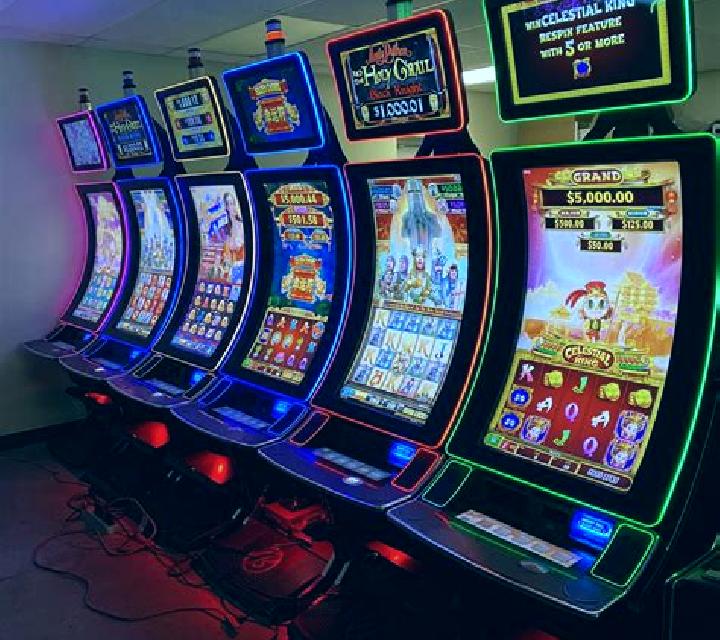 Cash Games+ Poker slot machine
