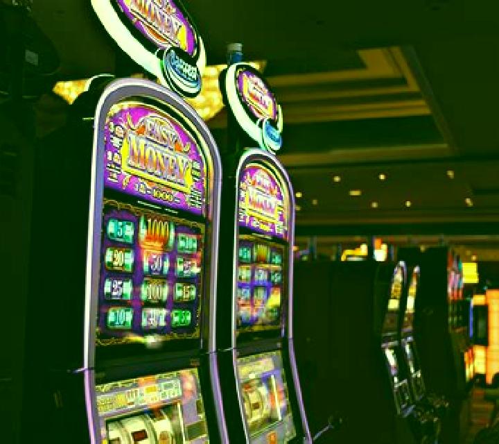 Casino Hold’em slot machine