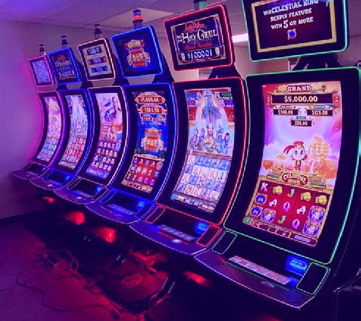 Casino Royale (Tom Horn Gaming) slot machine