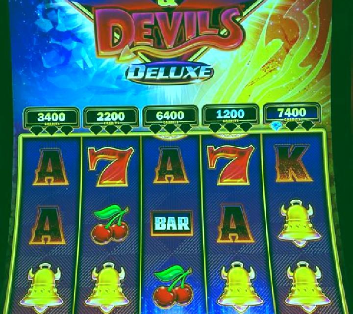Cheeky Fruits 6 Deluxe slot machine