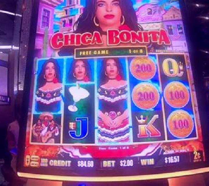 Chica Bonita Dice online slot