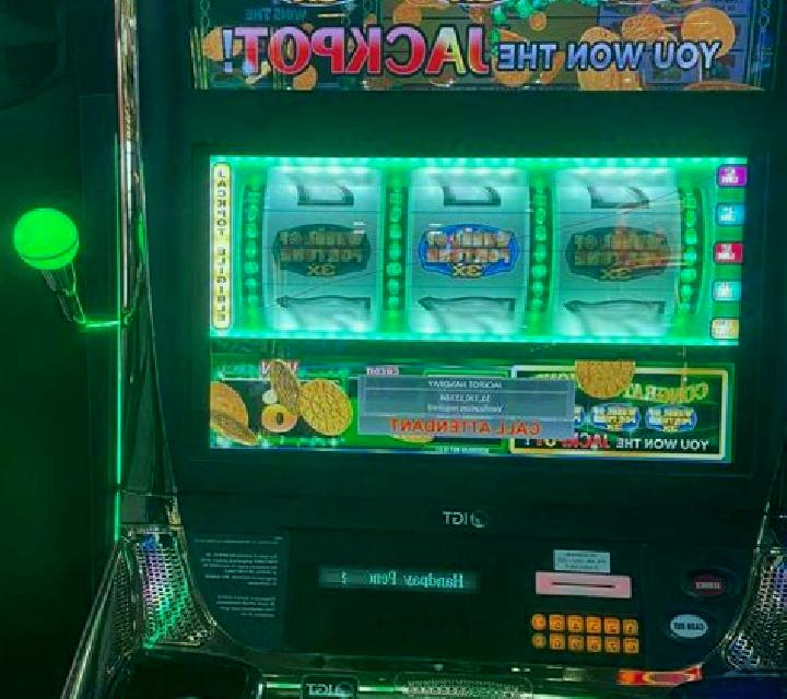 Chick N Roll slot machine