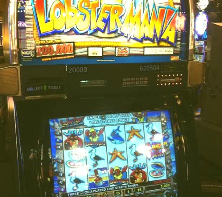 Christmas Rainbow Lobster Pots slot machine