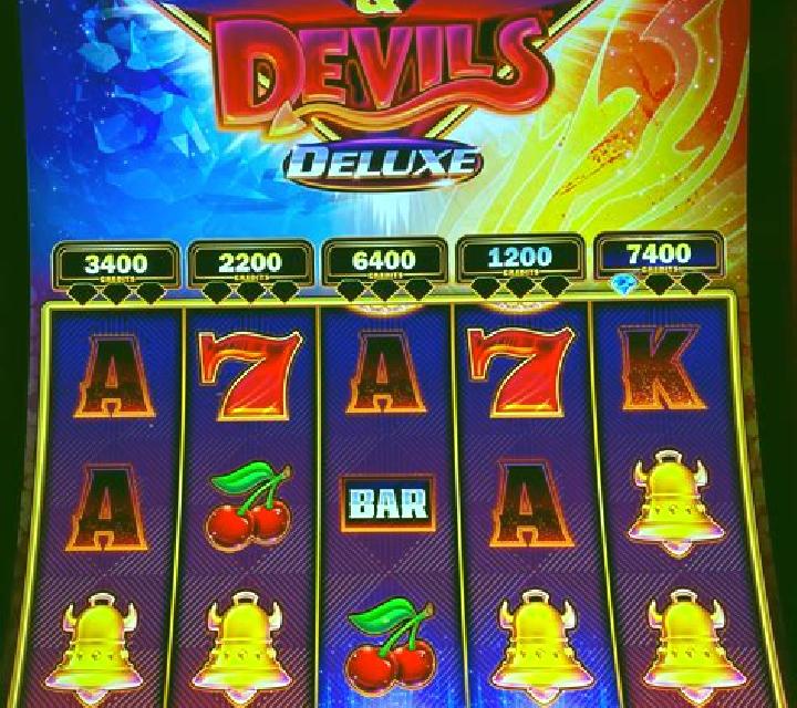 Classic Blackjack with Noble Diamonds slot machine