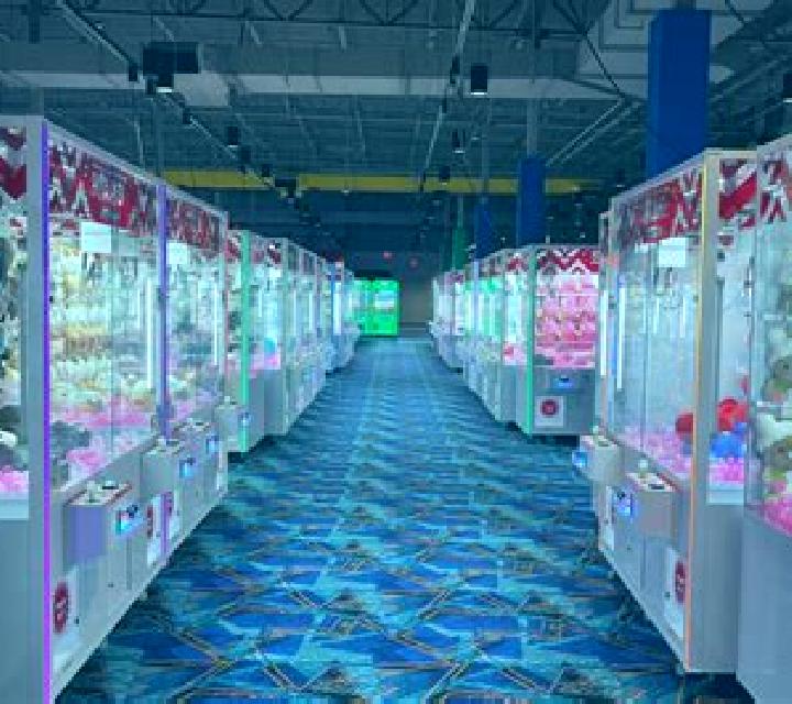 Claw slot machine