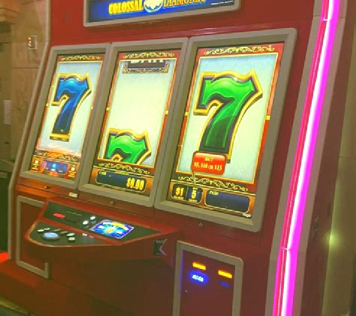 Claw slot