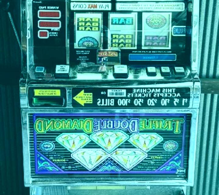 Clawbass Bonanza 2000 slot machine