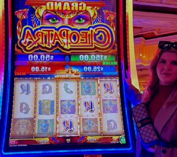 Cleopatra Grand slot machine