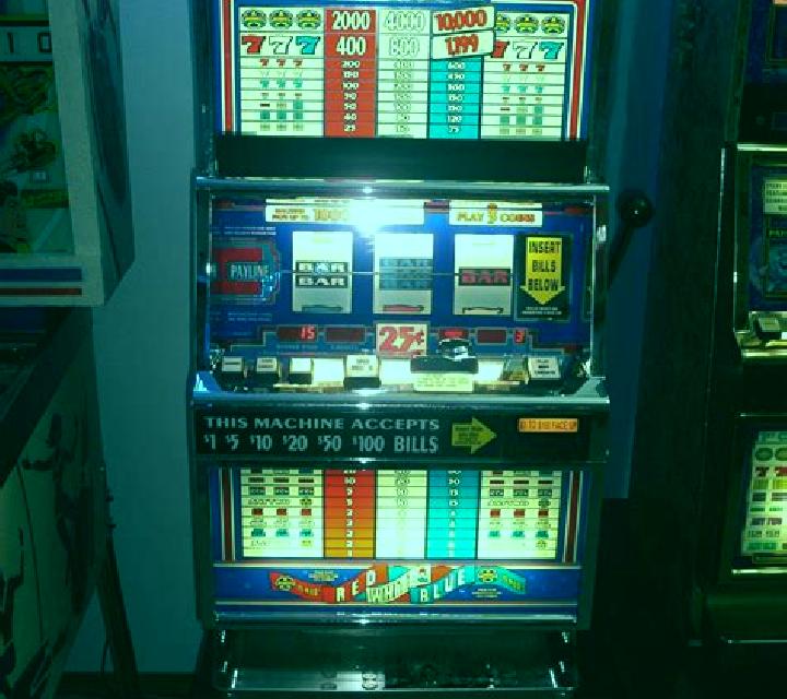 Clover Expand slot machine