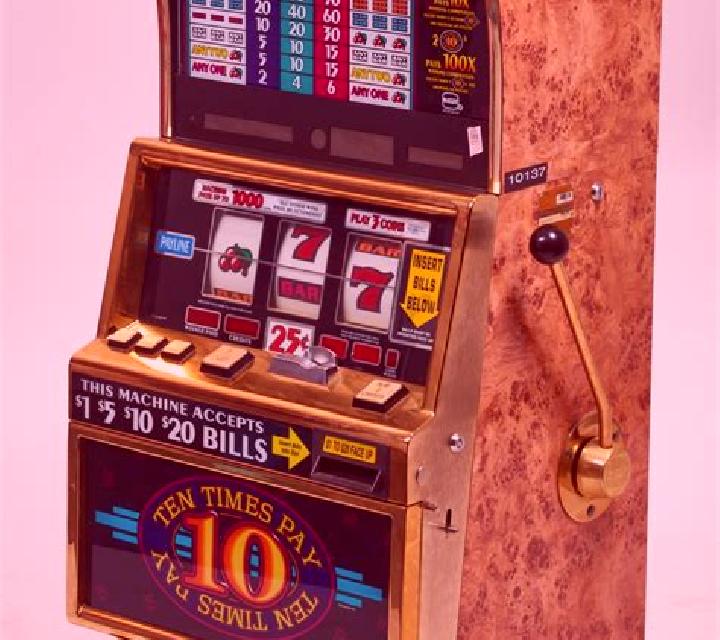 Clovers and Diamonds 10 slot machine
