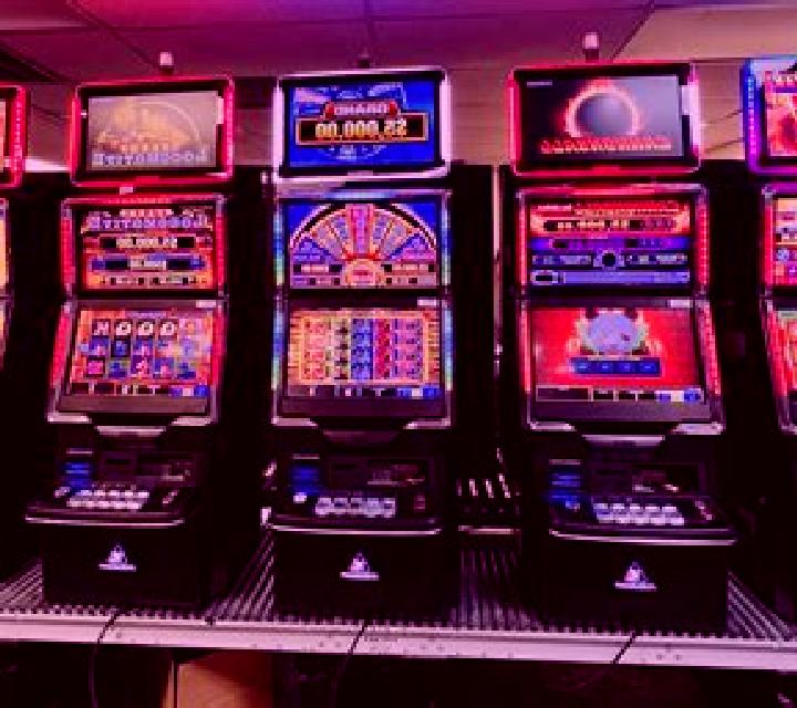 Cluck It slot machine