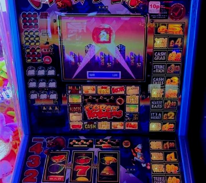 Clucks and Robbers slot game