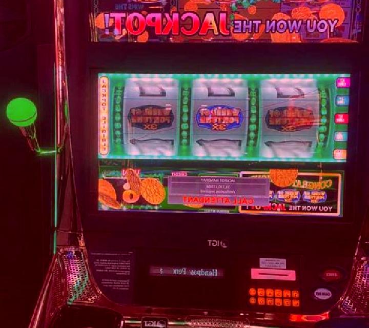 Cluster*uck slot machine