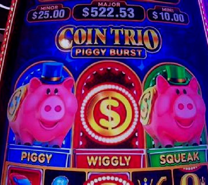 Coin Trio Piggy Burst slot machine