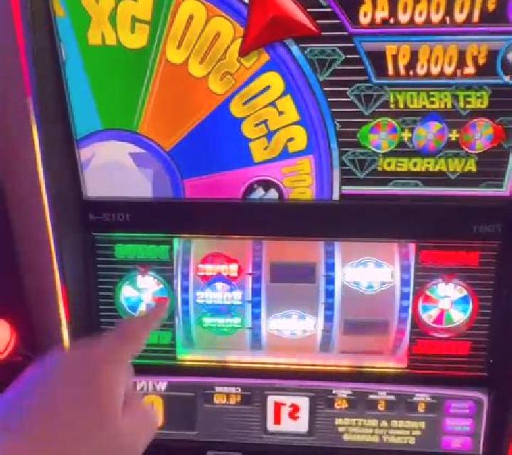 Collect Call slot machine