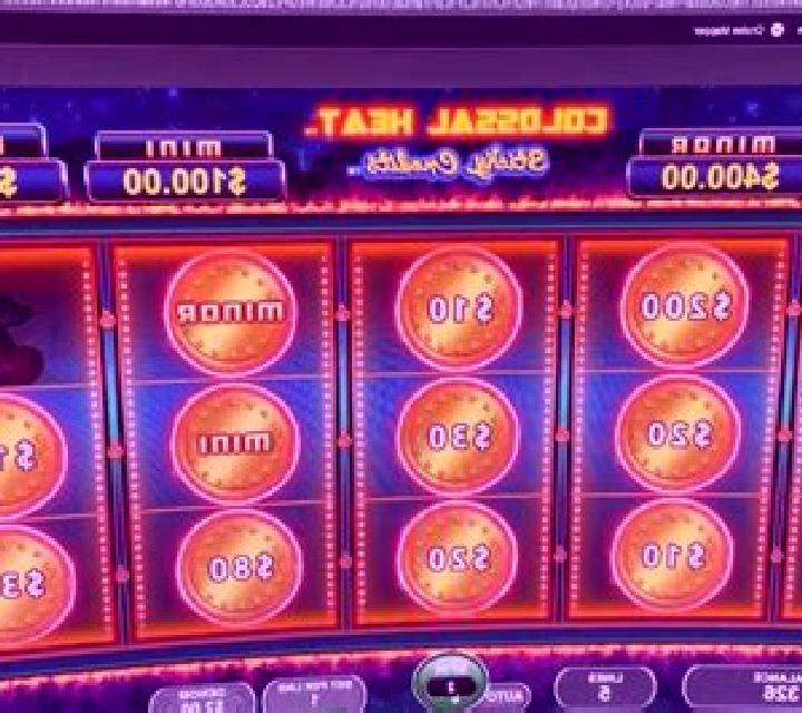Colossal Heat Sticky Credits slot game