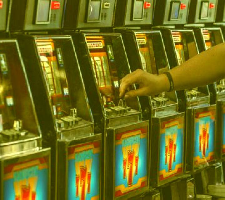 Crown Drop slot machine