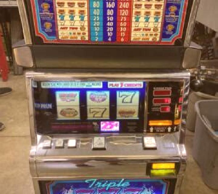 Crown Triumph 7s slot machine