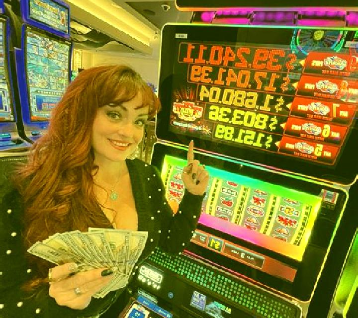 Crystal Hi Lo slot machine