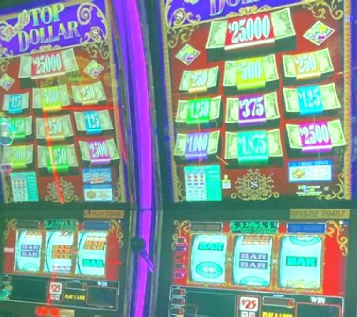 Danny Dollar slot machine