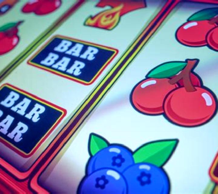 Dark 100 slot
