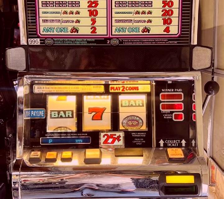 Deadly Diamond slot machine