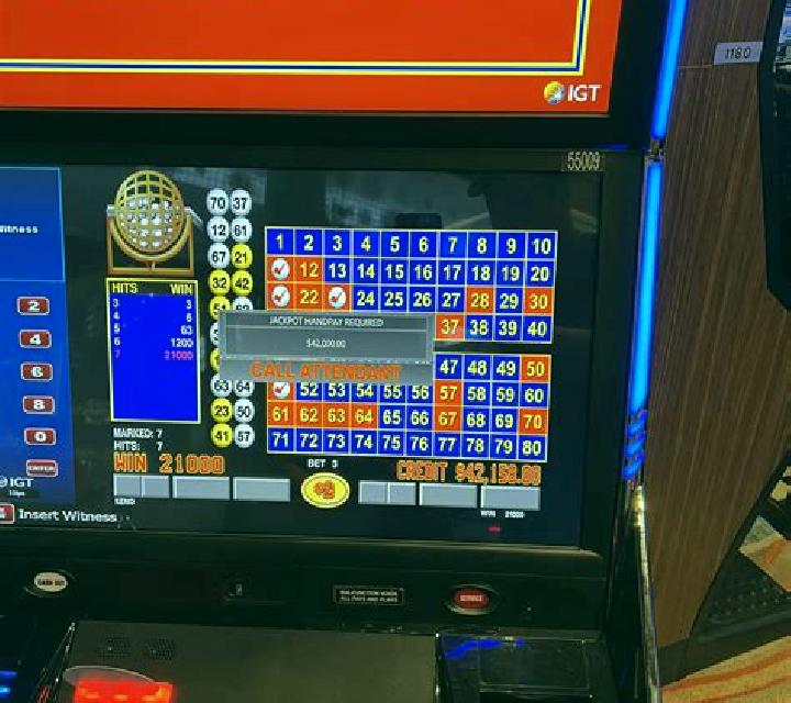 Deal Or No Deal Keno slot machine