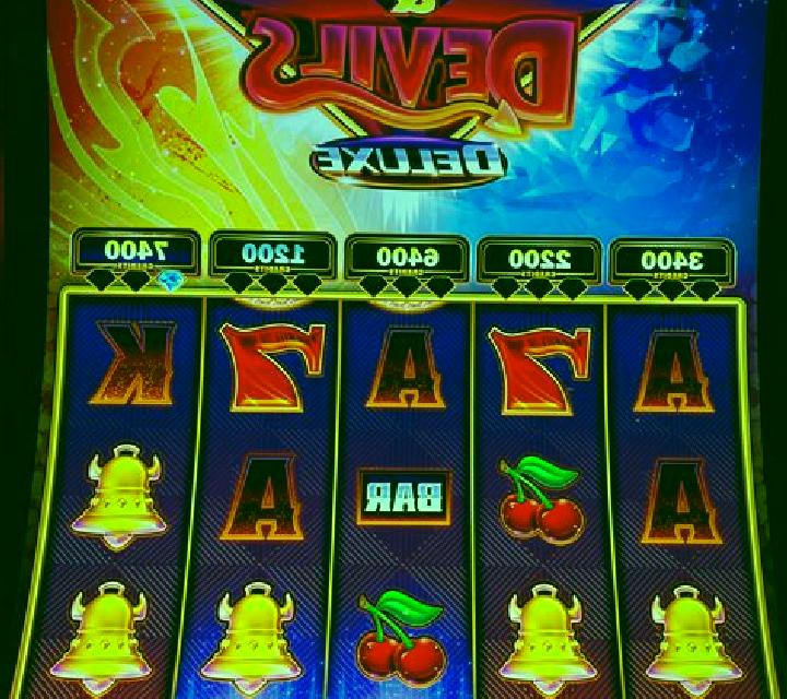 Deco Diamonds Deluxe slot machine