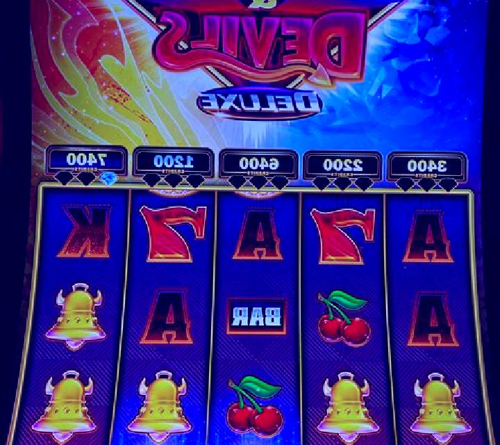 Deco Diamonds slot machine