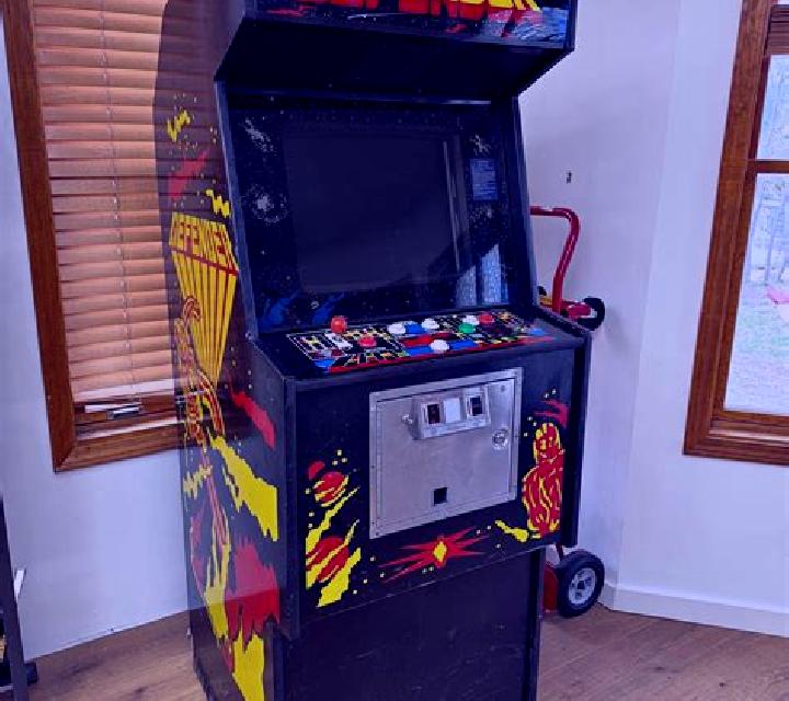 Defender slot machine