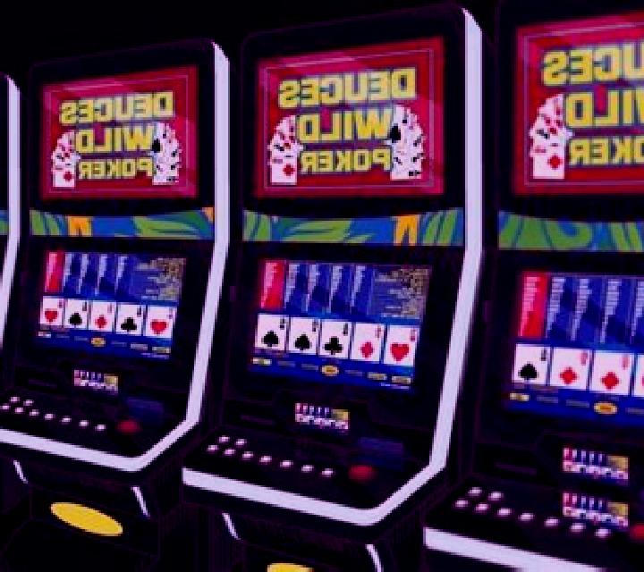 Deuces Wild Progressive Poker online slot