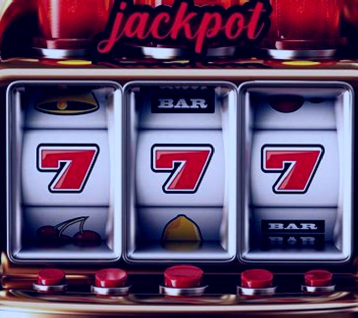 Diamond 777 Multiplier Retro Roller slot machine