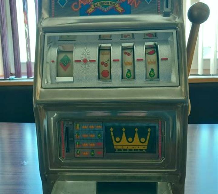 Diamond Crown slot machine