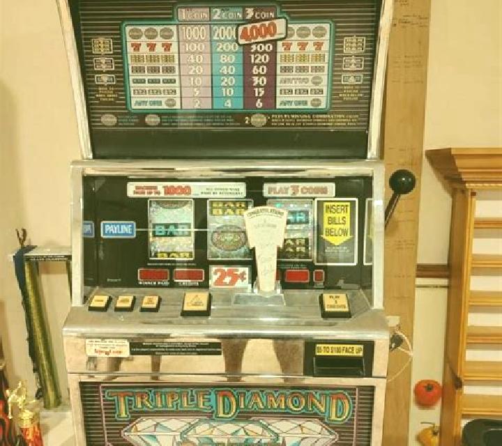 Diamond Deluxe slot machine