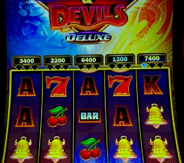 Diamond Fruit Deluxe slot machine