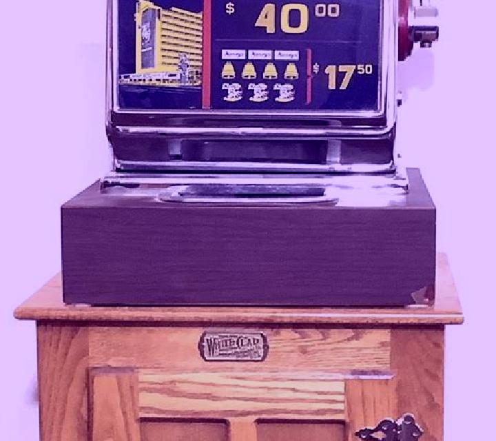 Diamond Mystery 100 Imperial Crown Deluxe slot machine